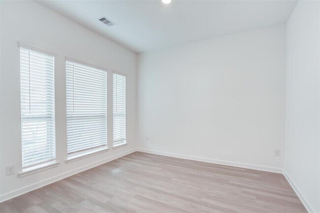 Building Photo - 5539 Downie Draw Ranch Trail