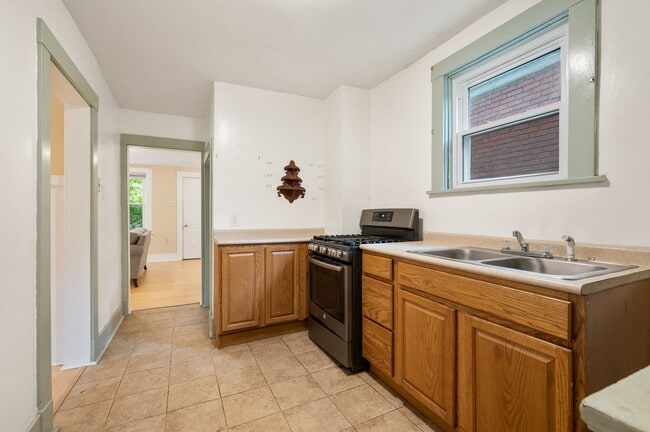 Building Photo - 6326 Waldron St