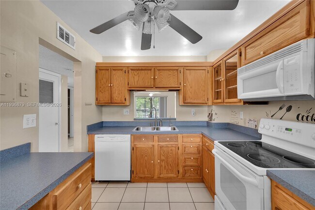 Foto del edificio - 1100 NW 87th Ave