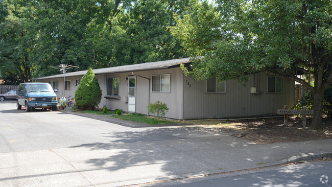 Building Photo - 736 SE 13th Ave