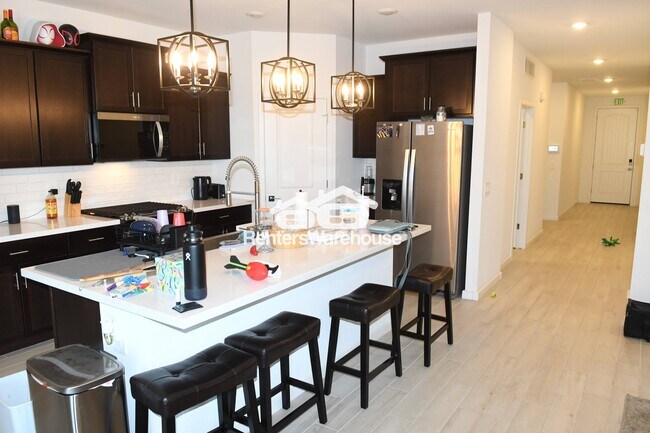 Foto del edificio - 16009 W Cottontail Ln