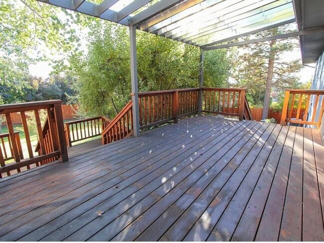 Building Photo - Spacious 4 Bed / 3 Bath Home – Great for Roommates!