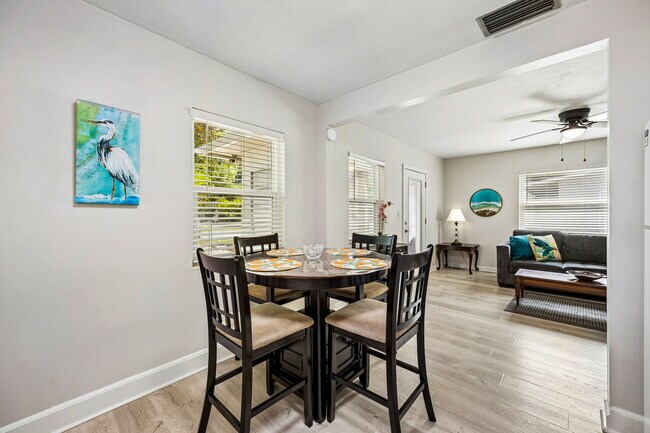 Foto del edificio - 3233 Dellwood Ave