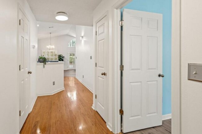 Foto del edificio - 5278 St Ives Ln