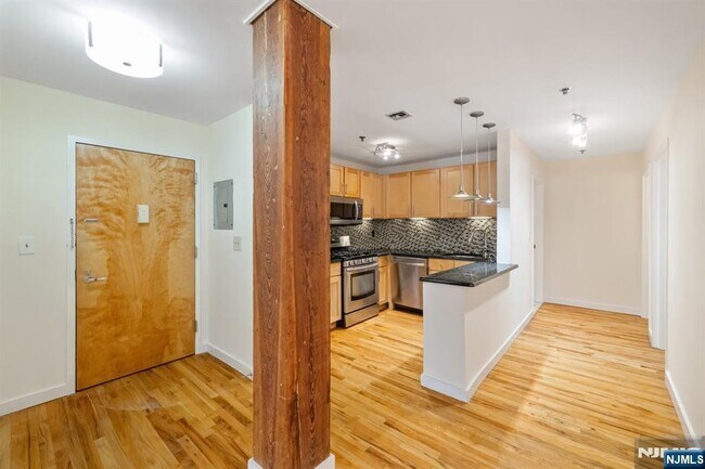 Foto del edificio - 1034 Clinton St