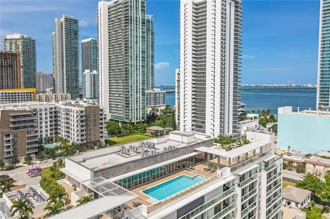 Foto del edificio - 321 NE 26th St