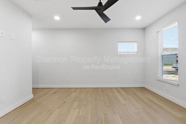 Building Photo - 2204 Lou Ellen Ln