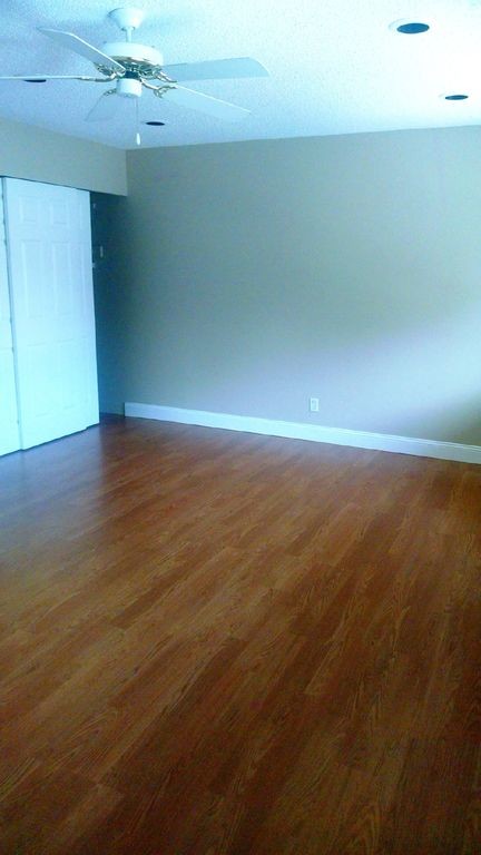 Foto del edificio - 7368 Hazelcrest Dr
