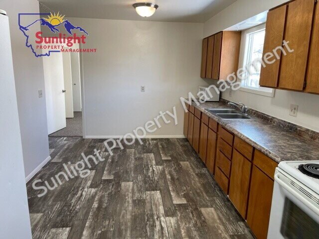 Foto del edificio - 2 Bed 1 Bath Duplex with Attached Garage