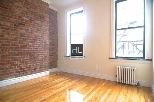 Building Photo - MOTT ST.