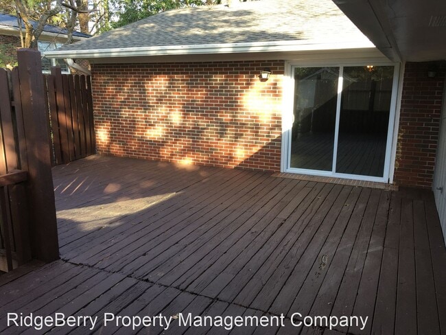Building Photo - 3 br, 2 bath House - 601 N College Drive