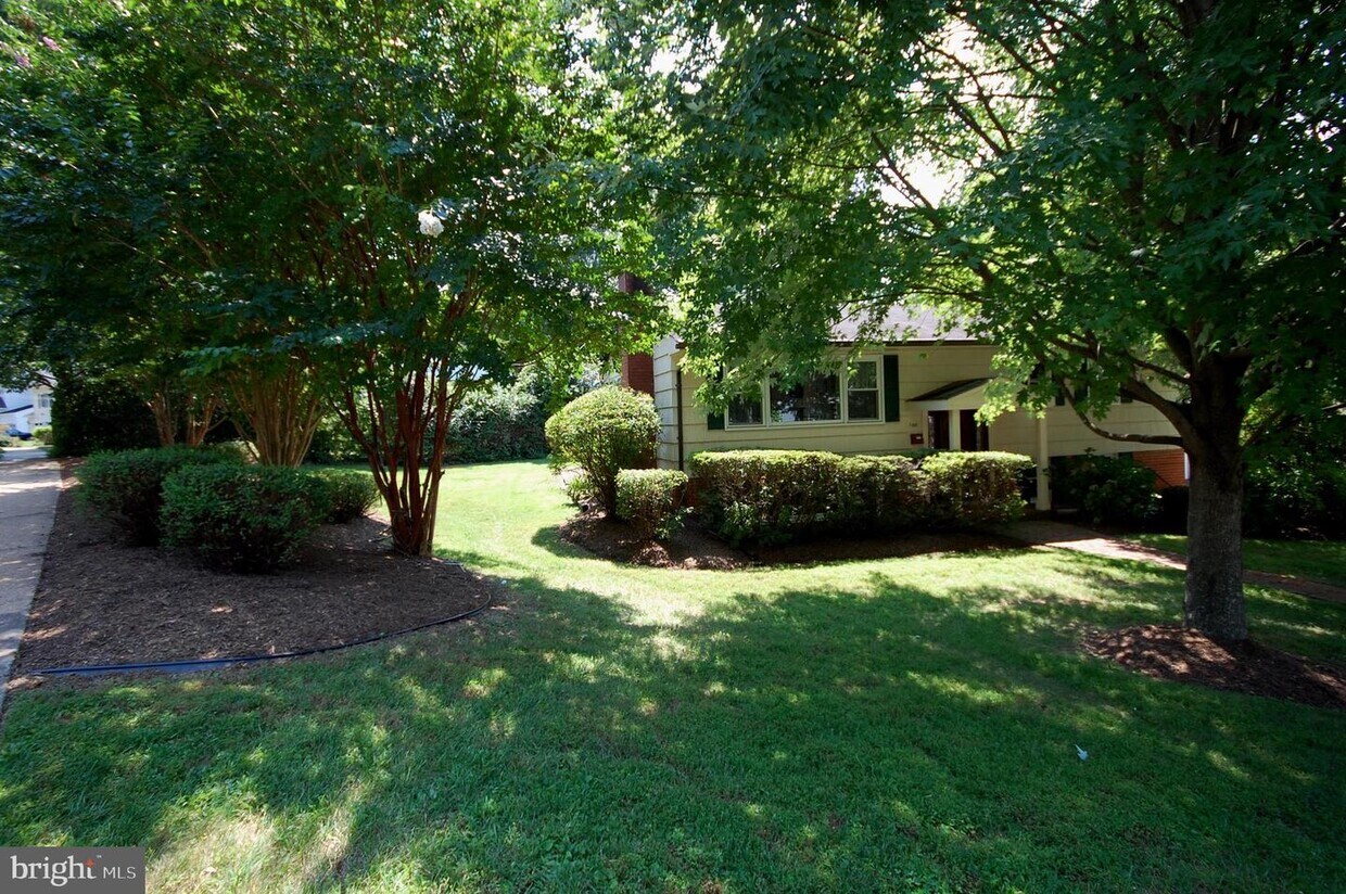 100 Yeonas Dr SW, Vienna, VA 22180 House Rental in Vienna, VA