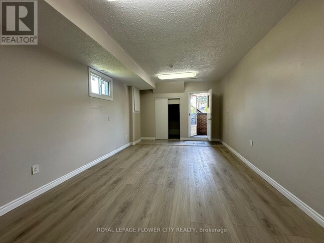 Building Photo - 415 Hansen Rd N