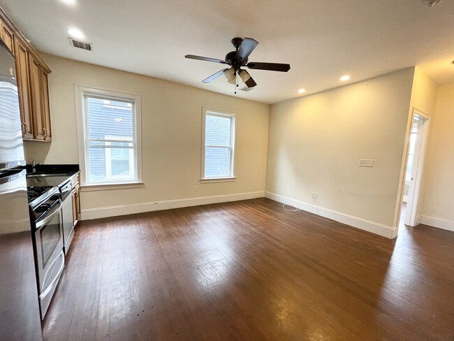 Building Photo - 178 Hillside St