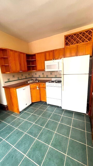 Primary Photo - 70 Phillips St