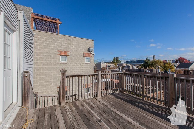 Building Photo - 4 br, 2 bath  - 3449 N Racine Ave
