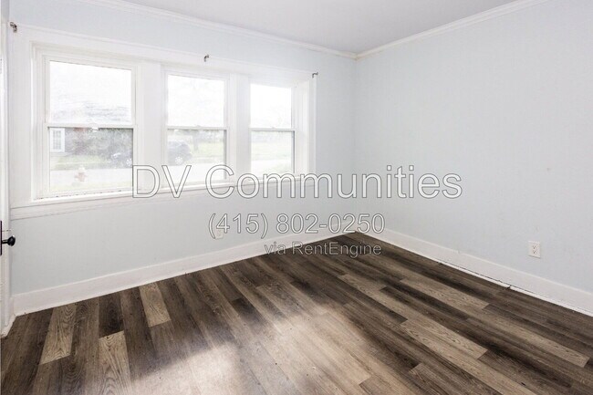 Foto del edificio - 3300 E 149th St