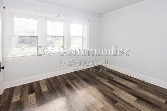 Building Photo - 3300 E 149th St