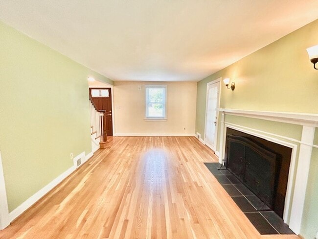 Building Photo - 4523 Gladwyne Dr