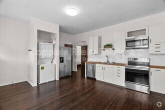 Building Photo - 2042 Russell Blvd