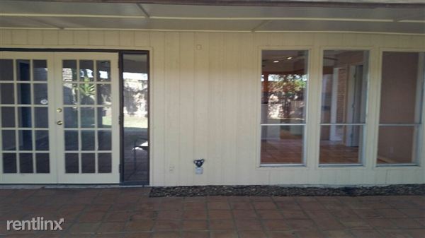 Building Photo - 716 Palm Valley Dr E