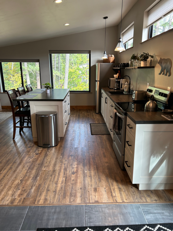 Foto del edificio - 1006 Meadowlark Ln