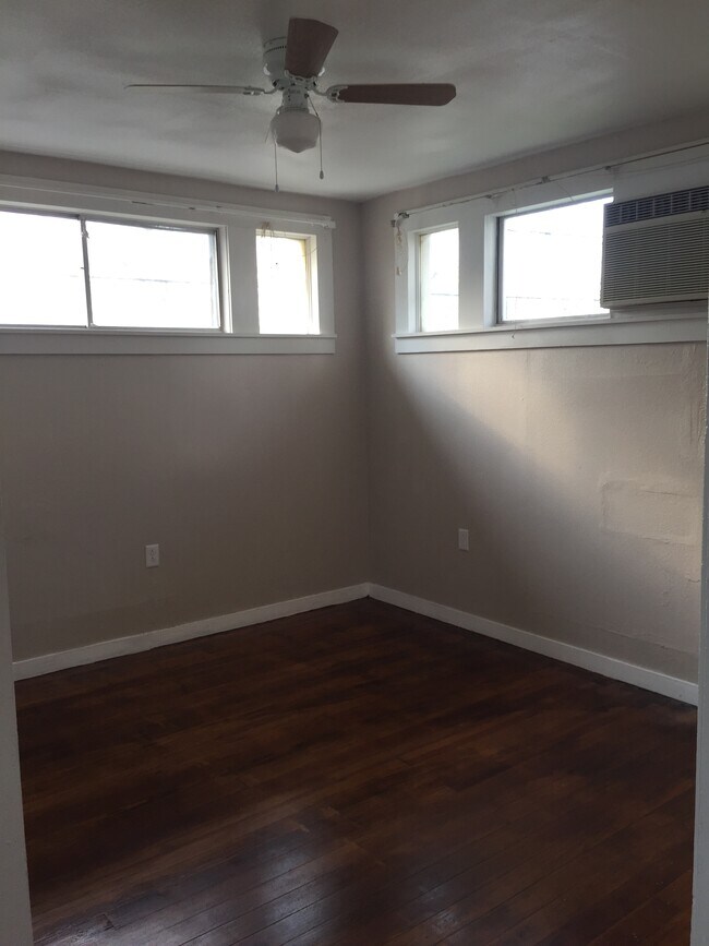 Building Photo - 821 Live Oak St