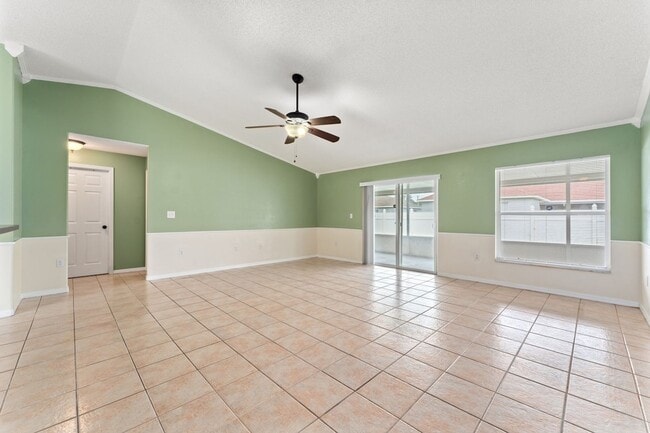 Building Photo - Cute 3/2 Home with Bonus room and Fenced B...