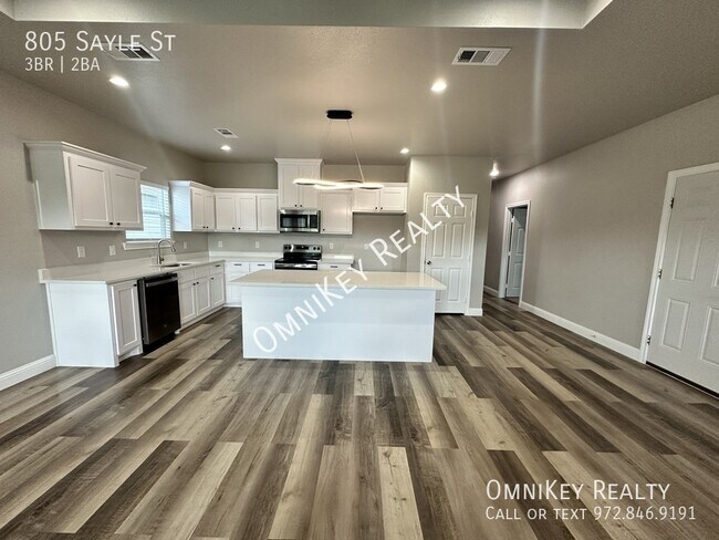 Building Photo - 805 Sayle St