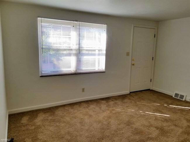 Building Photo - 2 br, 1 bath Townhome - 701 1/2 First Street