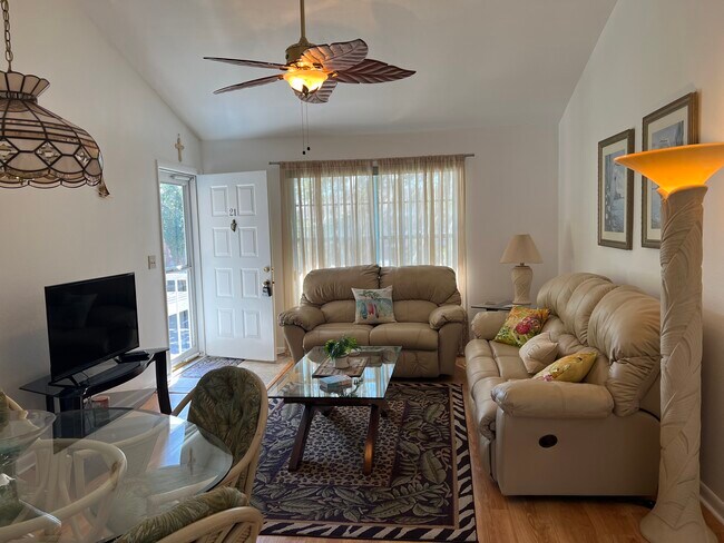 Building Photo - 4920 Myrtle Oak Dr