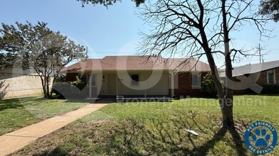 Building Photo - 3302 High Plateau Dr