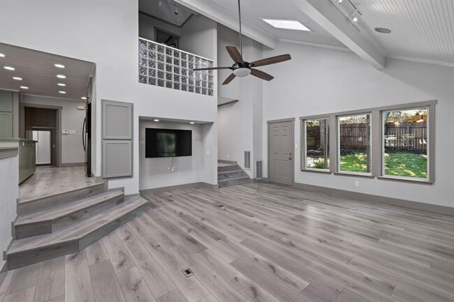 Building Photo - 4301 Hyridge Dr
