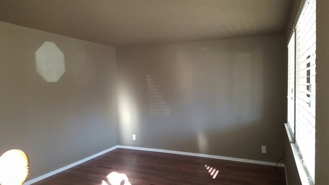 Building Photo - Cute Boise Duplex