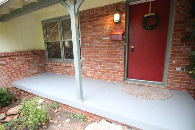Building Photo - 9100 W Hickory Ln
