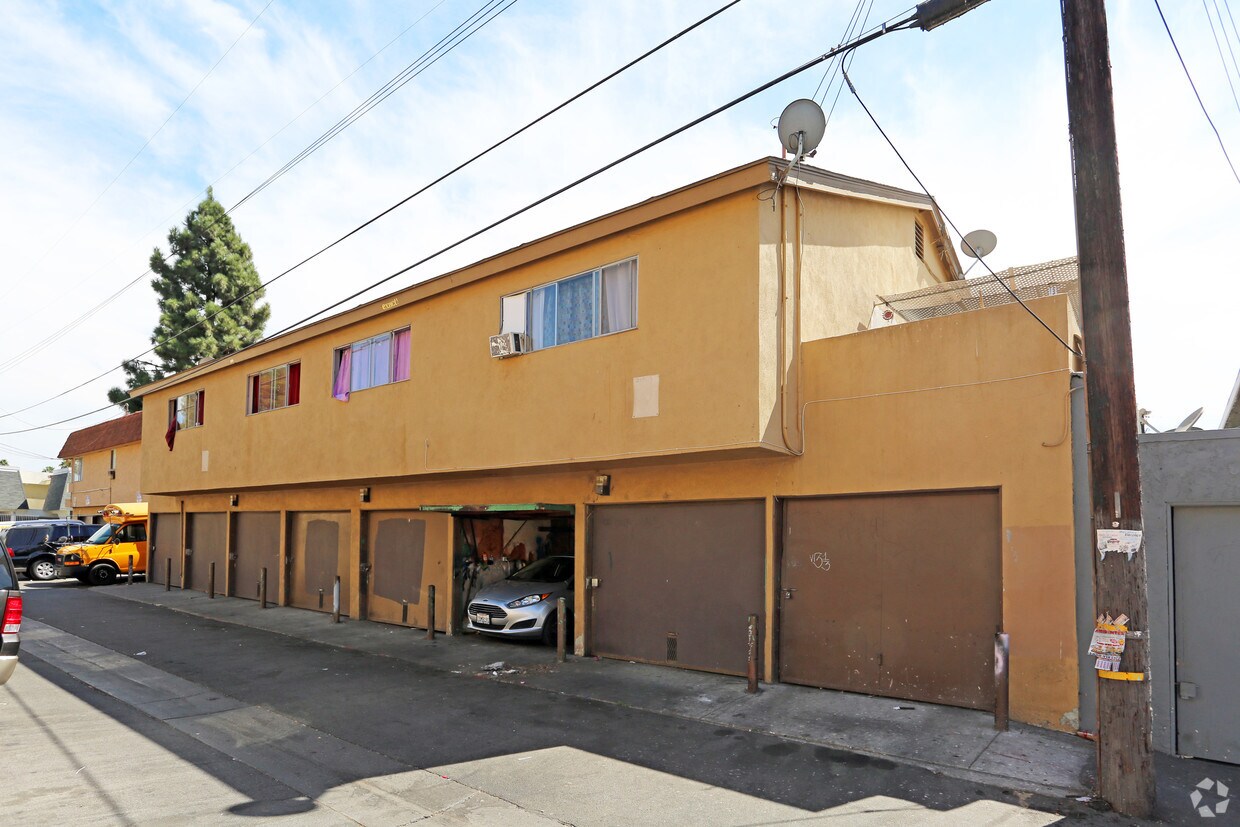 Building Photo - 201 E Leatrice Ln