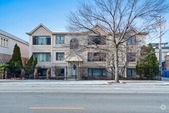 Building Photo - 2112 W Armitage Ave