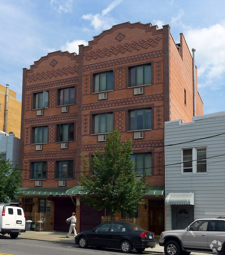 Building Photo - 207-209 Woodpoint Rd