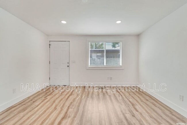 Building Photo - 927 W 1100 N