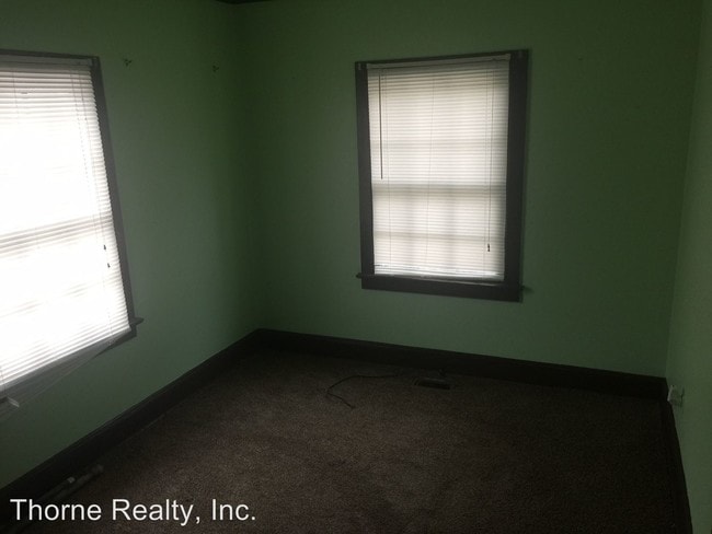 Building Photo - 2 br, 1 bath House - 111 N. Fairview Circle