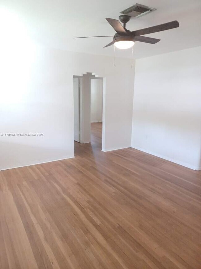 Foto del edificio - 3670 SW 20th St