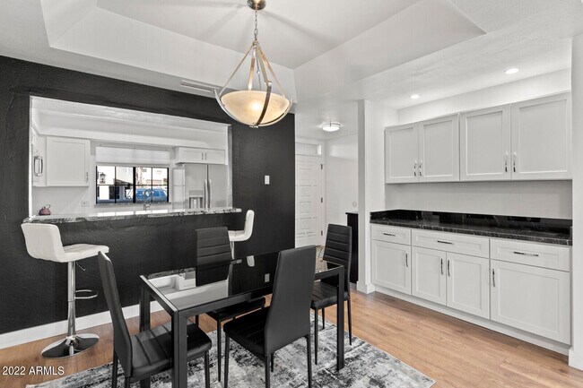 Foto del edificio - 3047 E Rose Ln