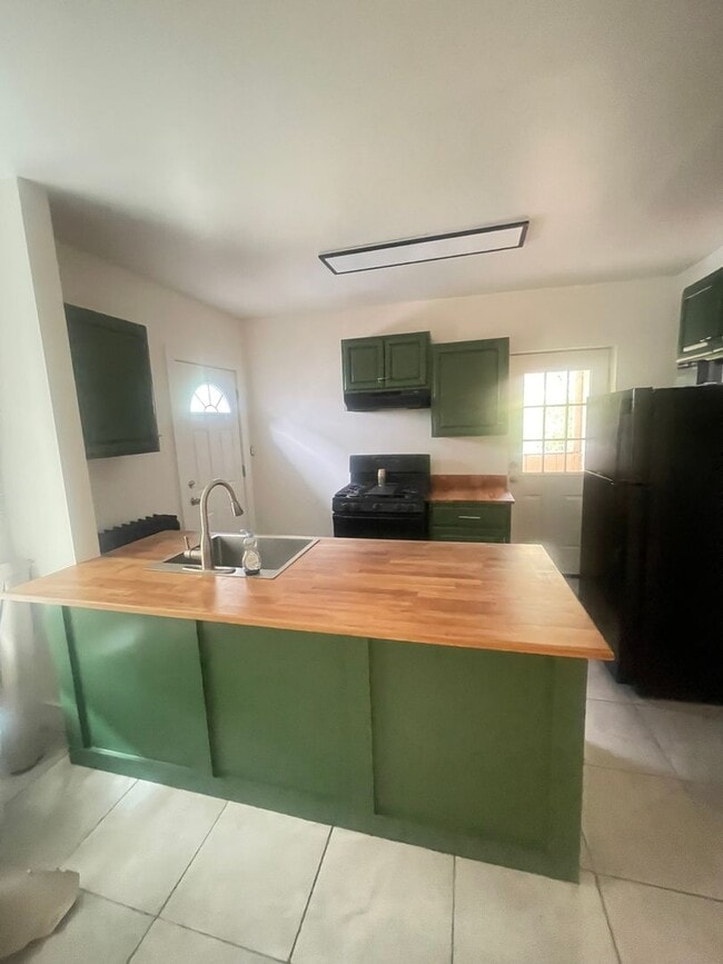 Building Photo - 204 S Ann St