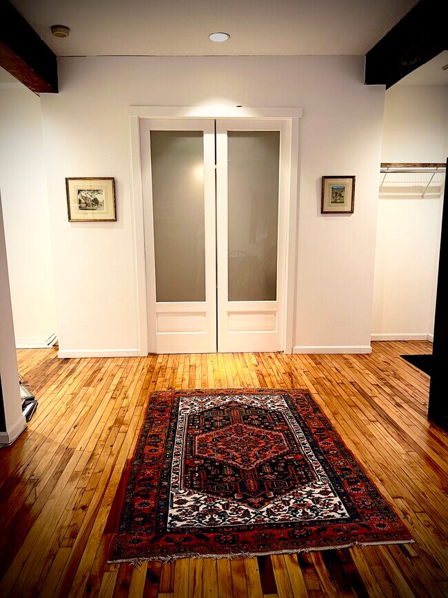 Foto del edificio - 300 Ferdon Ave