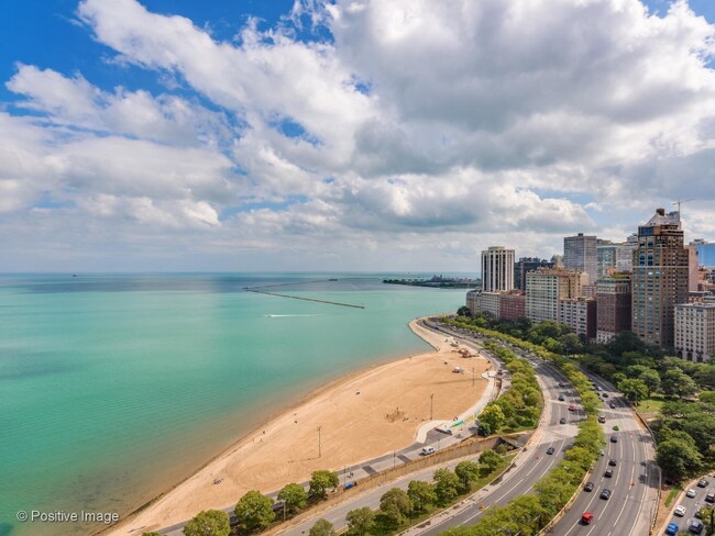Foto del edificio - 1150 N Lake Shore Dr