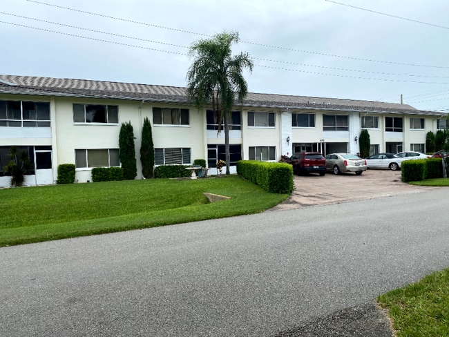 Building Photo - 4802 Tudor Dr