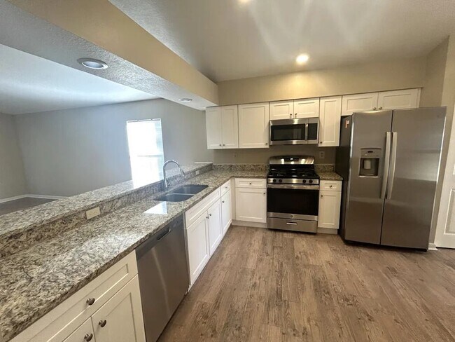 Photo - 2483 Crestdale Cir SE House