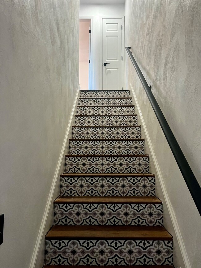 Building Photo - 820 Whitney Ave NW