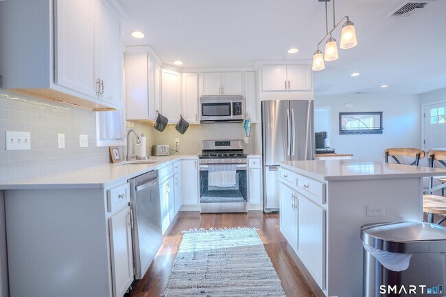 Foto del edificio - 348 Buckingham Ave