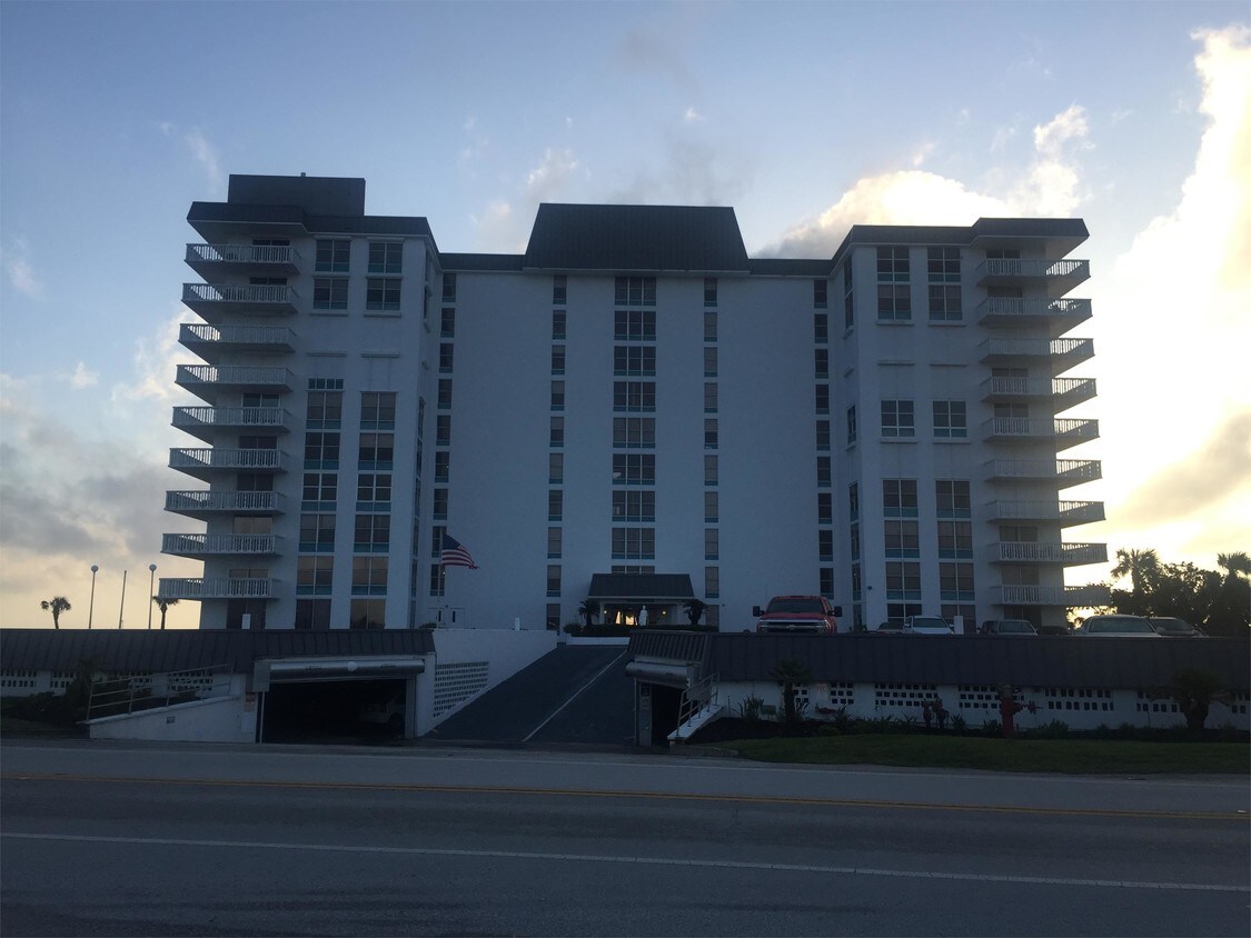 Primary Photo - 1575 Ocean Shore Blvd